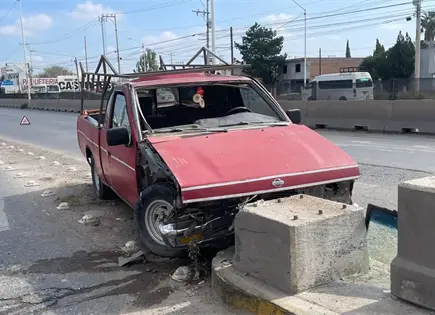 Choque de camioneta Circuito Potos&iacute; deja dos lesionados