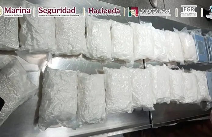 Decomisan en el AICM coca y metanfetamina