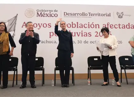 Sheinbaum entrega apoyos por 400 mil pesos a damnificados en Hidalgo
