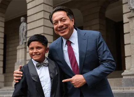 "La educaci&oacute;n no se farmea": tunden a Mario Delgado por TikTok